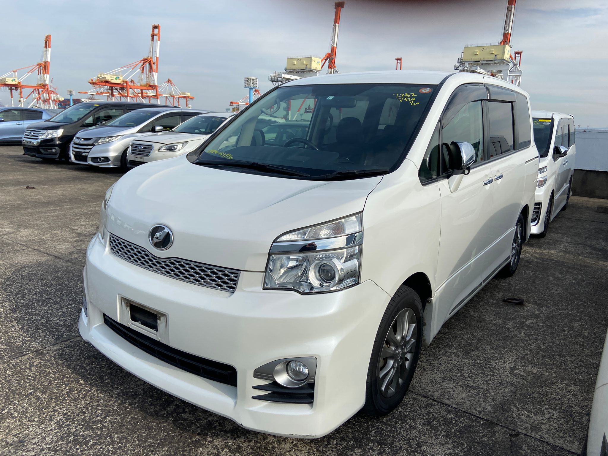 2013 TOYOTA VOXY